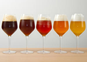 Quelle: Fotolia, Lsantilli, "six glasses with different beers", 26034469
